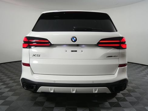 Used 2026 BMW X5 xDrive40i w/ M Sport Package AWD/4WD image 8