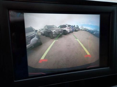 Used 2019 Chrysler Pacifica Touring-L image 20