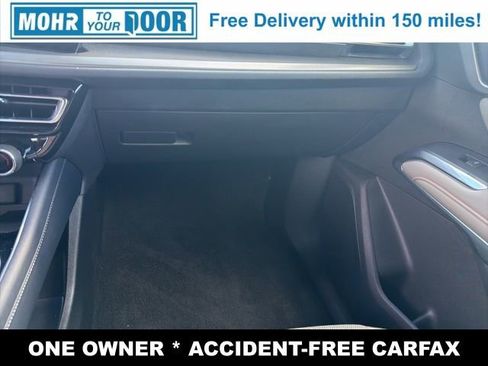 Used 2025 Chevrolet Traverse LT image 29