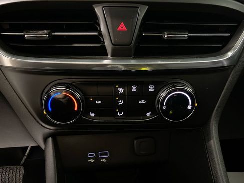 Certified 2024 Buick Encore GX Preferred w/ Comfort Package FWD image 18