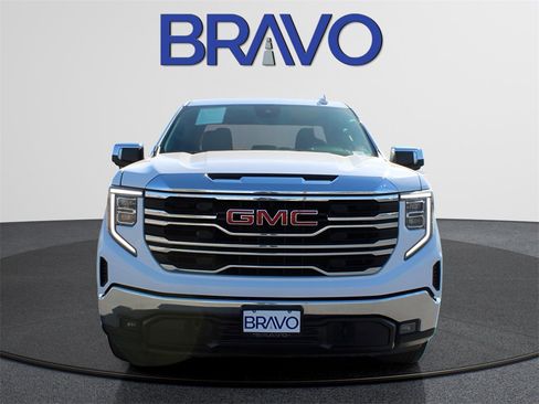 Used 2024 GMC Sierra 1500 SLT image 2