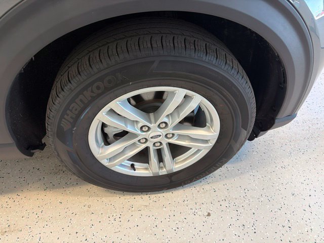 Used 2023 Ford Explorer XLT w/ Equipment Group 202A AWD/4WD image 9