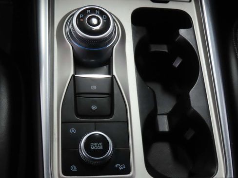 Used 2023 Ford Explorer XLT w/ Equipment Group 202A image 8