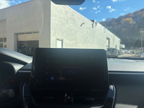 Used 2025 Toyota Corolla Cross LE image 21