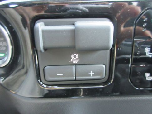 New 2026 GMC Sierra 1500 SLT image 21