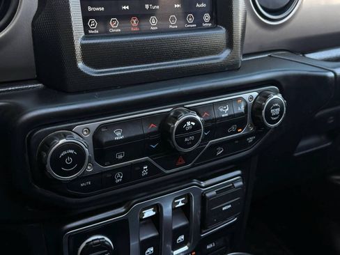 Used 2019 Jeep Wrangler Sport AWD/4WD image 13