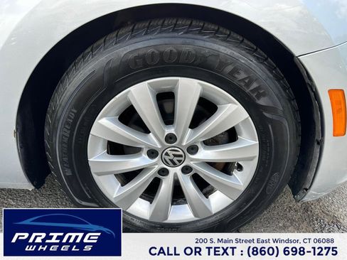 Used 2013 Volkswagen Beetle 2.5 image 23