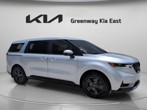 Certified 2023 Kia Carnival LX FWD image 3