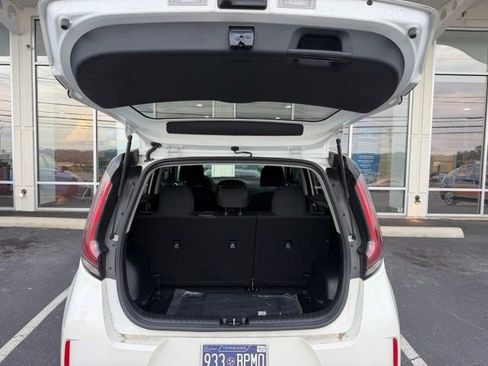 Used 2024 Kia Soul LX w/ Option Group 015 FWD image 7