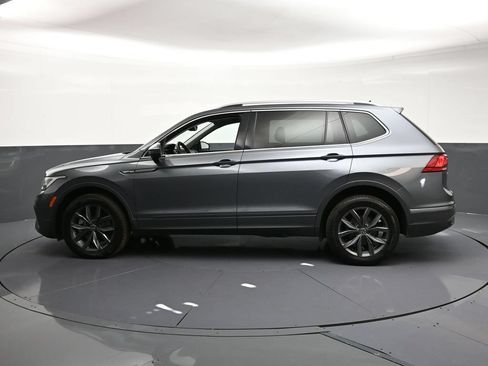 Used 2022 Volkswagen Tiguan SE AWD/4WD image 2
