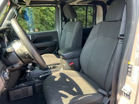 Used 2023 Jeep Gladiator Sport AWD/4WD image 15