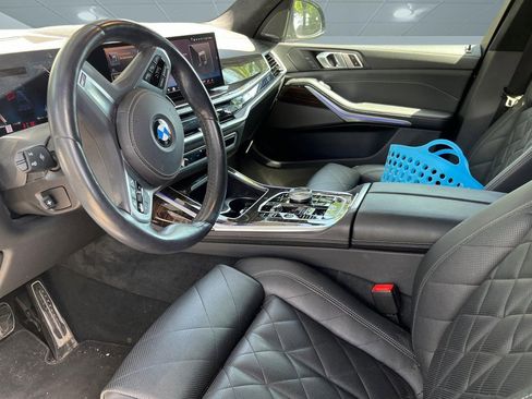 Used 2024 BMW X7 xDrive40i w/ M Sport Package AWD/4WD image 8