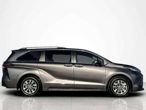 Certified 2023 Toyota Sienna LE w/ LE Plus Package image 6