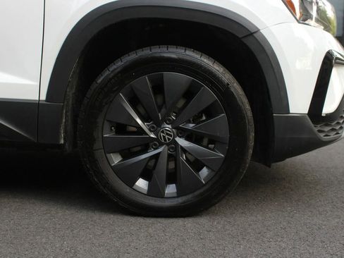 Used 2022 Volkswagen Taos S image 4