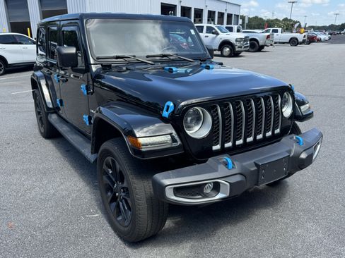 Used 2023 Jeep Wrangler Unlimited Sahara w/ Cold Weather Group AWD/4WD image 3