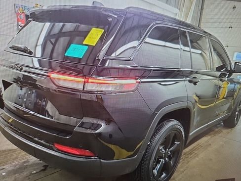 Used 2024 Jeep Grand Cherokee Altitude image 4