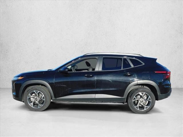 Used 2025 Chevrolet Trax LT FWD image 8