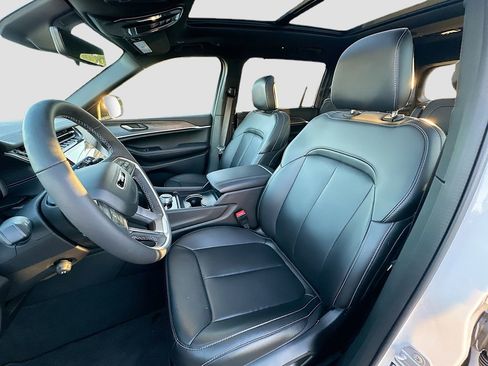 New 2025 Jeep Grand Cherokee L Limited w/ Luxury Tech Group II image 25