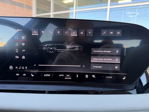 Used 2025 Audi Q6 e-tron Premium w/ Convenience Package image 27