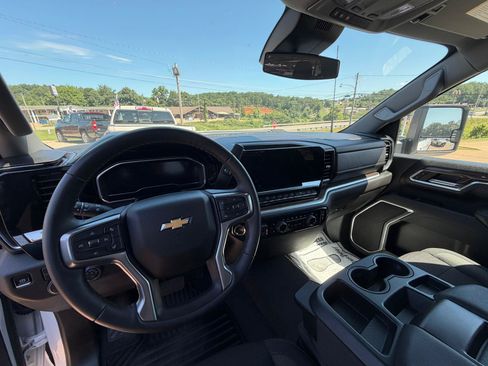 Used 2025 Chevrolet Silverado 2500 LT w/ Convenience Package AWD/4WD image 11