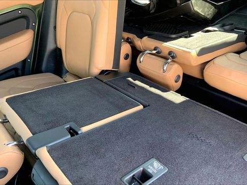 New 2026 Land Rover Defender 130 X-Dynamic SE image 21