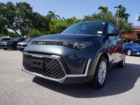 Used 2025 Kia Soul LX w/ LX Technology Package FWD image 13