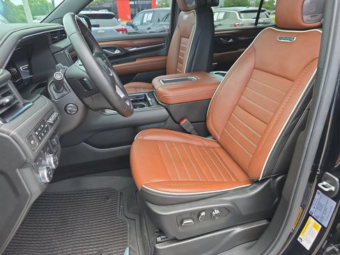 Used 2023 GMC Yukon Denali Ultimate AWD/4WD image 11