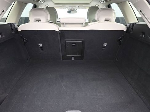 Used 2023 Volvo XC60 B5 Plus image 30