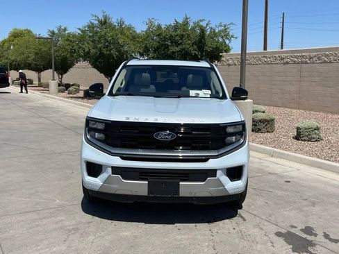 Used 2025 Ford Expedition Platinum AWD/4WD image 3