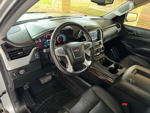 Used 2020 GMC Yukon XL SLT w/ Premium Edition image 7
