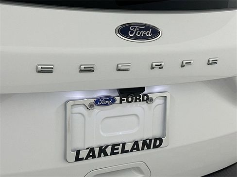 Used 2022 Ford Escape SE w/ SE Sport Appearance Package image 26