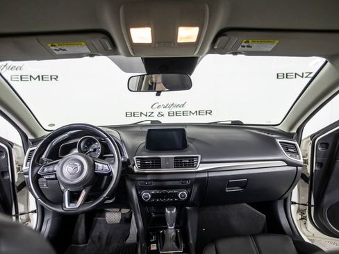 Used 2018 MAZDA MAZDA3 Touring FWD image 22