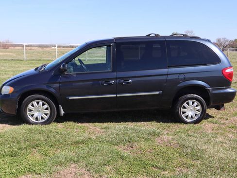 Used 2007 Chrysler Town & Country Touring w/ Leather Interior Group image 13