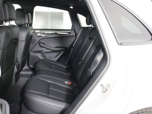 Certified 2025 Porsche Macan image 33