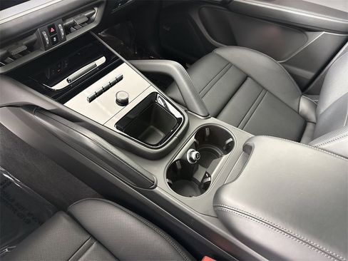 Certified 2025 Porsche Cayenne E-Hybrid image 32