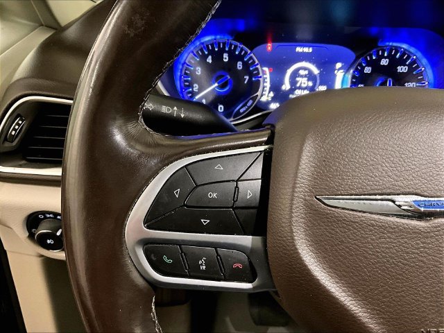 Used 2019 Chrysler Pacifica Touring-L Plus w/ Tire & Wheel Group FWD image 18