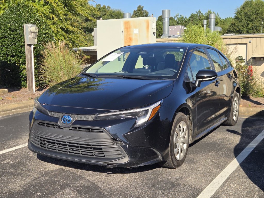 Used 2025 Toyota Corolla LE w/ Convenience Package FWD image 2