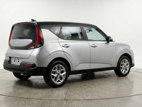 Used 2025 Kia Soul LX w/ LX Technology Package image 9