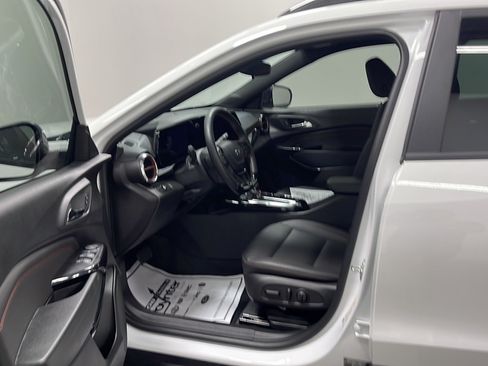 Used 2026 Chevrolet Trax RS FWD image 2