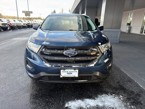 Used 2017 Ford Edge SE image 2