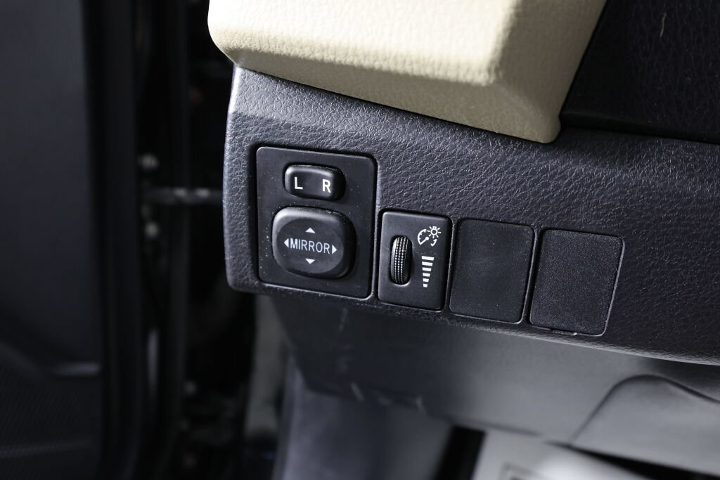 Used 2014 Toyota Corolla LE FWD image 31