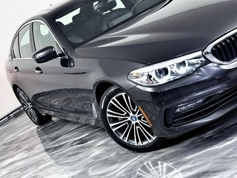 Used 2018 BMW 530e xDrive w/ Premium Package 2 AWD/4WD image 4