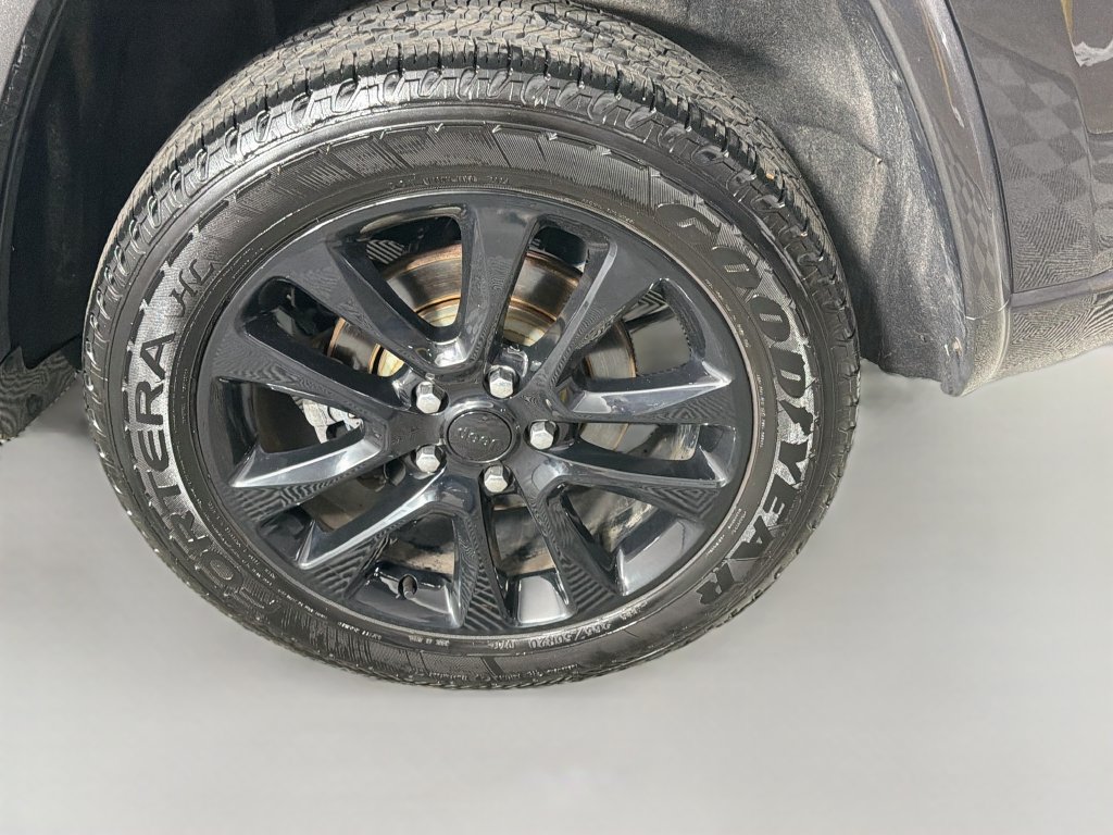 Used 2021 Jeep Grand Cherokee Laredo X AWD/4WD image 32