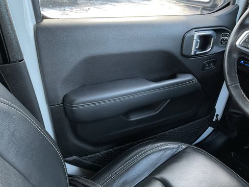 Used 2022 Jeep Wrangler Unlimited Sahara w/ Cold Weather Group image 17