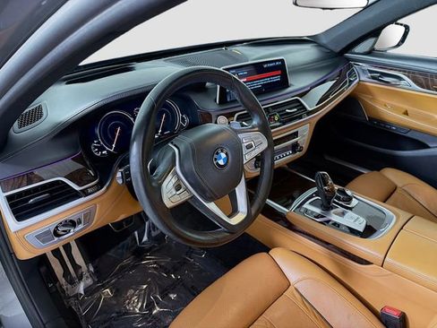 Used 2019 BMW 750i xDrive w/ Executive Package image 9