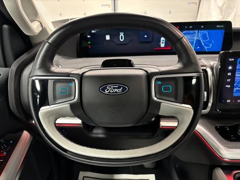 Used 2025 Ford Expedition Platinum AWD/4WD image 18