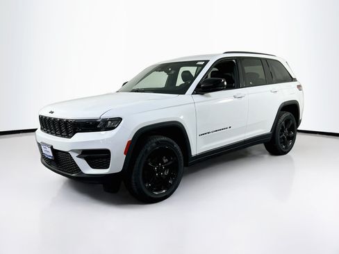Used 2023 Jeep Grand Cherokee Altitude AWD/4WD image 1