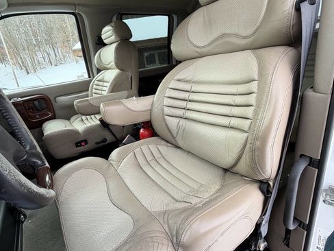 Used 2005 GMC TopKick C4500 4x4 Crew Cab image 38