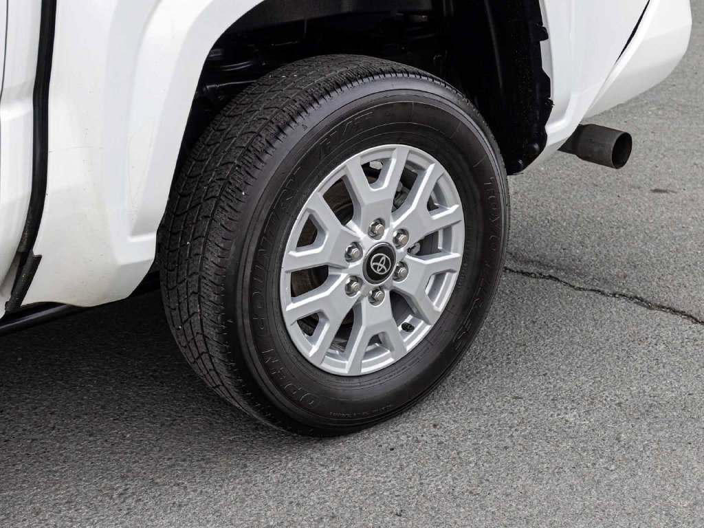 Used 2025 Toyota Tacoma SR5 AWD/4WD image 10
