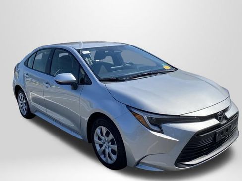 Used 2026 Toyota Corolla LE FWD image 4